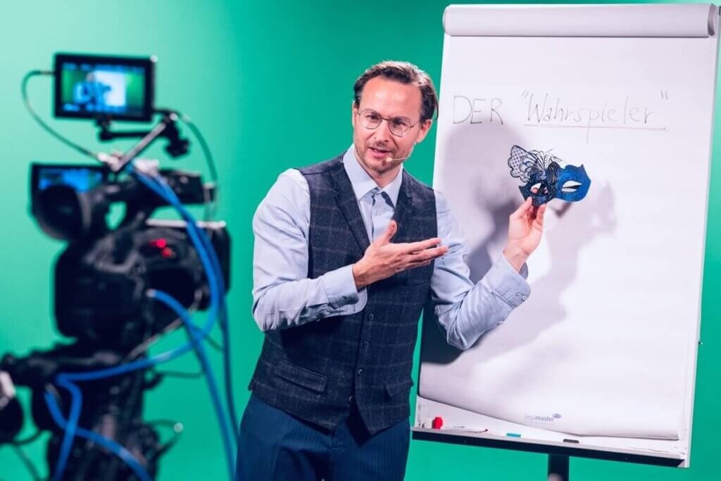 Rollenarbeit und narrative Modelle als künstlerisch-reflexive Zugänge zur persönlichen Auseinandersetzung